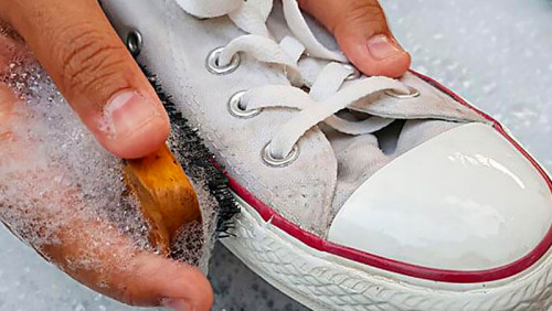 Cách làm sạch giày trắng để chúng trông như mới