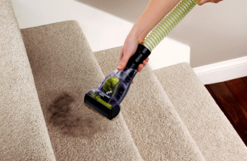 Có nên lót thảm cho cầu thang không?